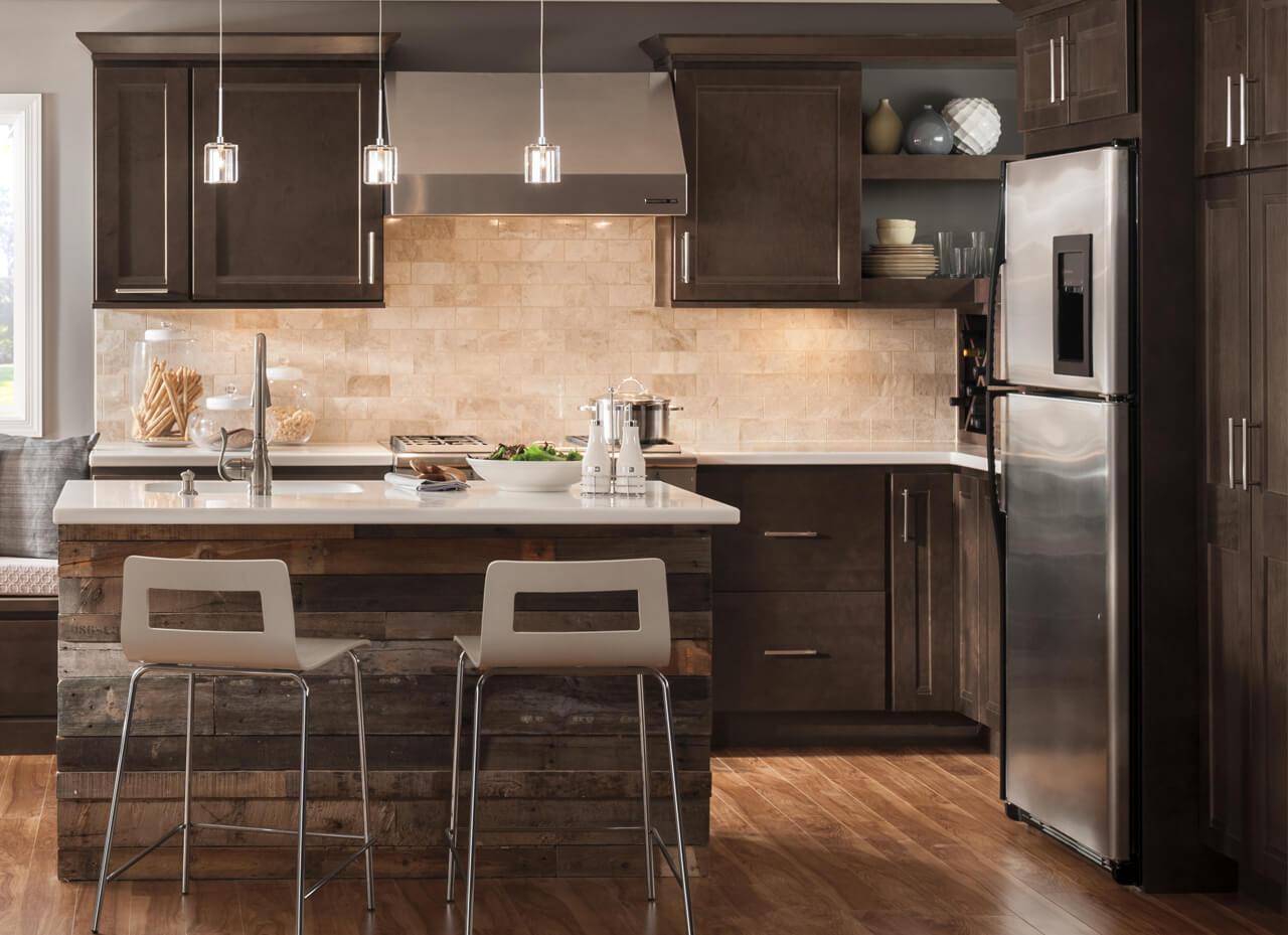 Spotless kitchen island and countertops after a house cleaning in Thornton, CO